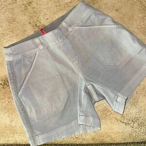 SPANX Stretch Twill Short, tuxedo stripe, Like New